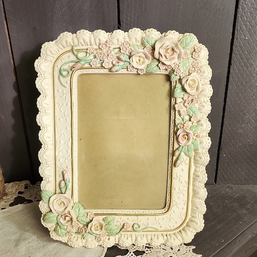Vtg Cottage Core Rose Encrusted Photo  Free Standing Frame 4x6
